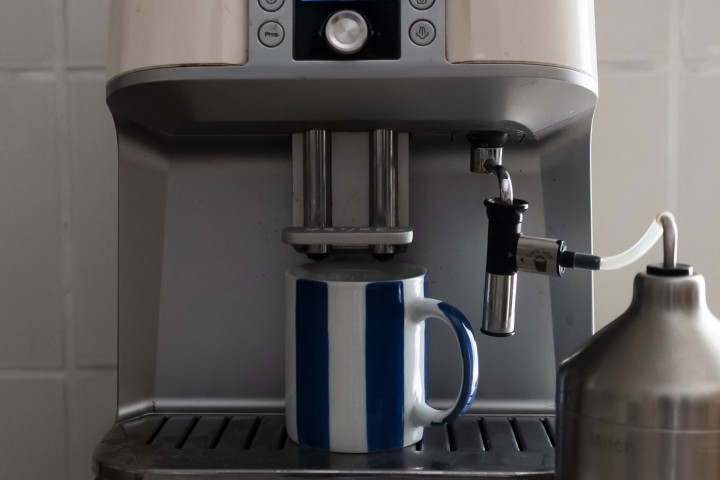 Kaffeemaschine mit Tasse